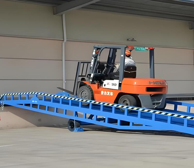 龙楼镇移动式卸货平台（叉车用）